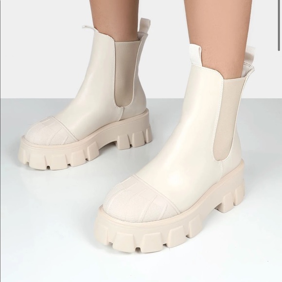 NWOT-Chelsea inspired light nude platform ankle boots - Picture 2 of 4